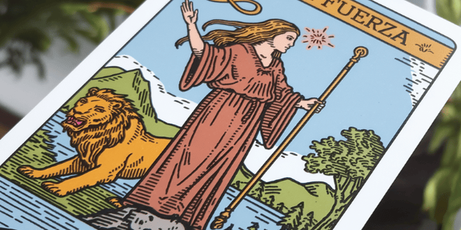 La Fuerza tarot: calma que sostiene 
